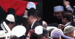 খালেদা জিয়ার কফিন কাঁধে নিলেন মিজানুর রহমান আজহারী ও মামুনুল হক