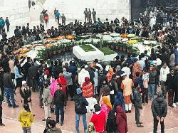 বেগম খালেদা জিয়ার কবর জিয়ারত করতে নেতাকর্মীর ঢল