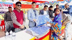 শীতবস্ত্র নিয়ে আদিবাসী পল্লীতে নওগাঁর ডিসি; গণভোট সম্পর্কে জানলো আদিবাসীরা