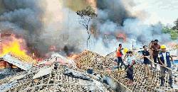 উখিয়ার রোহিঙ্গা ক্যাম্পে ভয়াবহ আগুন, পুড়লো শত শত ঘর