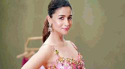 সোশ্যাল মিডিয়া ছাড়তে চাইলেন আলিয়া ভাট