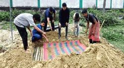 মৃত বাবার লাশ ৪ সন্তান গ্রহন না করায় , বে-ওয়ারিশ হিসেবে দাফন