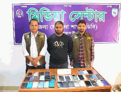 নীলফামারীতে ডিবি পুলিশের অভিযানে ৪০টি চোরাই মোবাইল ফোনসহ আটক ১