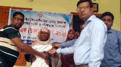 চারঘাটে ৫ হাজার ২ শত ১২ জন হতদরিদ্র পরিবারের মাঝে ভিজিএফ চাল বিতরণ