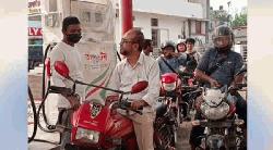 রায়পুরে পেট্রোল বিক্রি হচ্ছে লিটারপ্রতি ২'শ টাকায়