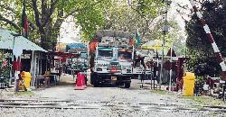 ভারতীয় কাস্টমস কর্মকর্তার মৃত্যুতে হিলি বন্দরে আমদানি-রপ্তানি বন্ধ