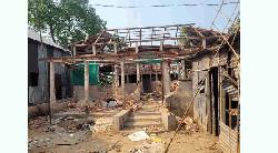 হত্যা মামলার জের আসামিদের বসত ঘরে ভাংচুর ও লুটপাট