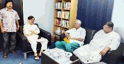 মোস্তফা জামাল হায়দারকে দেখতে গেলেন মাহমুদুর রহমান মান্না 