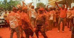 মমতার বাংলায় পদ্মের জয়জয়কার