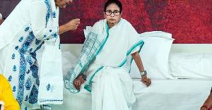 ৮ সংকটে কোণঠাসা মমতা বন্দ্যোপাধ্যায় সরকার, বাড়ছে চ্যালেঞ্জ
