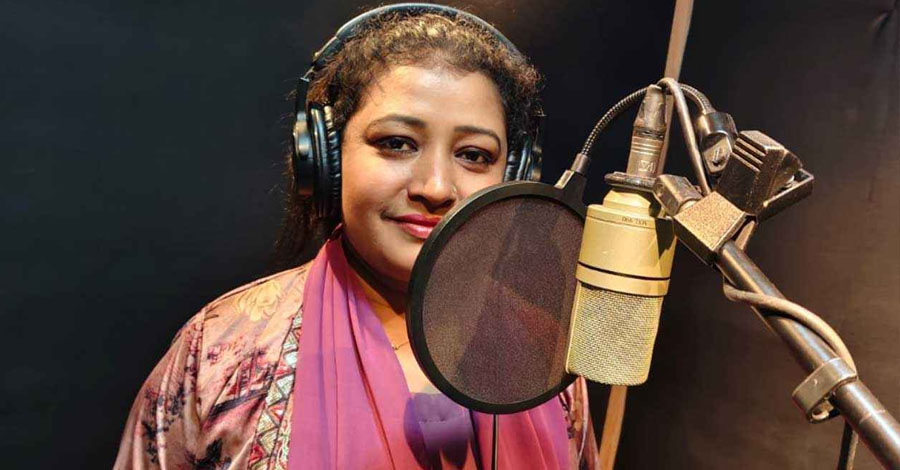 ক্ষমা চাইলেন বাউল শিল্পী হাসিনা সরকার
