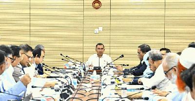 যানজট নিরসন ও ট্রাফিক ব্যবস্থাপনা আধুনিকায়নে প্রধানমন্ত্রীর উচ্চপর্যায়ের সভা অনুষ্ঠিত