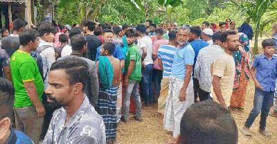 মোকামতলায় দুই চাচতো ভাইকে কুপিয়ে হত্যা