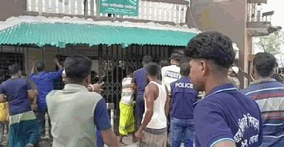 সাতক্ষীরা বনবিভাগের অফিসে ব্যাপক হামলা-ভাঙচুর