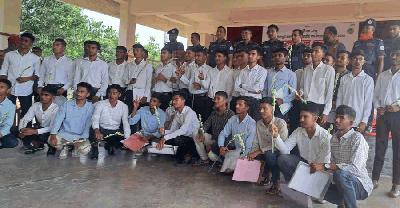 তদবির-ঘুষ ছাড়া ১২০ টাকায় পুলিশের চাকরি পেলেন ভোলার ৩৩ তরুণ