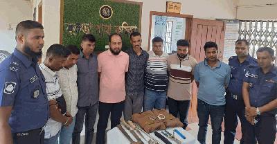 ডিবি পুলিশের ছদ্মবেশে ডাকাতির প্রস্তুতি, অস্ত্রসহ আটক ৮