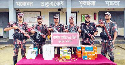 হালুয়াঘাট সীমান্তে ৮৮ লাখ টাকার মোবাইল ডিসপ্লে জব্দ, আটক ১