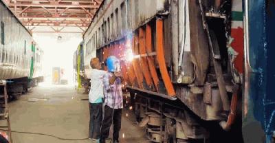 ঈদযাত্রা স্বস্তিদায়ক করতে সৈয়দপুর কারখানায় ১২৭ কোচ মেরামত