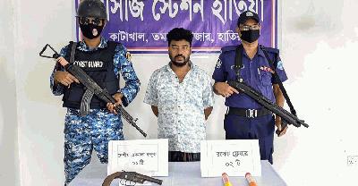 নোয়াখালীতে বন্দুকসহ কুখ্যাত সন্ত্রাসীকে আটক করেছে কোস্ট গার্ড