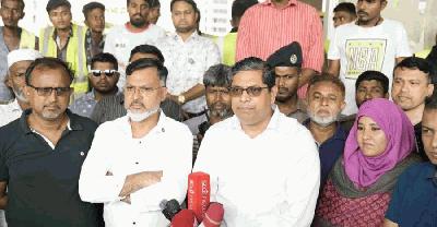 ‘বৃষ্টির কারণে মেট্রো স্টেশনের নিচে আশ্রয় নিয়েছিলেন পশু ব্যবসায়ীরা’