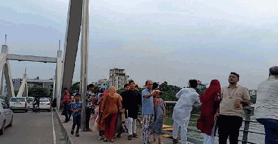 ঈদের ছুটিতে শিশুদের কোলাহলে মুখর হাতিরঝিল