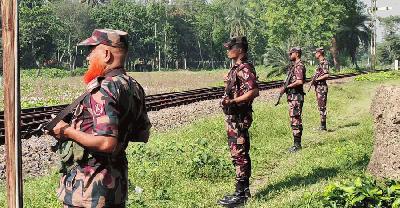 চামড়া পাচার ঠেকাতে হিলি সীমান্তে বিজিবির নজরদারি