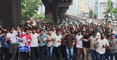 চট্টগ্রামে নিষিদ্ধ ছাত্রলীগের ঝটিকা মিছিল, গ্রেপ্তারে পুলিশের অভিযান