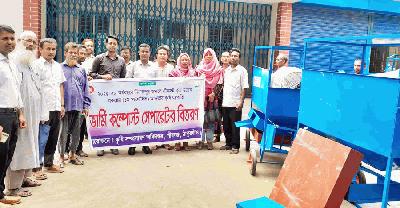 পীরগঞ্জে বিনামূল্যে ভার্মিকম্পোষ্ট সেপারেটর বিতরণ