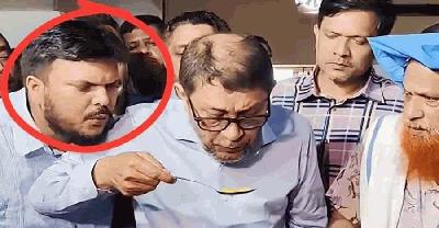 স্বাস্থ্যমন্ত্রীর চামচে ফুঁ দেওয়া সেই ব্যক্তি আসলে কে?