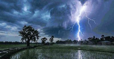 সারাদেশে বজ্রপাতে ১১ জনের মৃত্যু