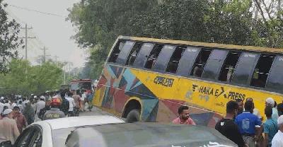 সাত সকালে সিরাজগঞ্জে বাসচাপায় স্বামী-স্ত্রীসহ নিহত ৩