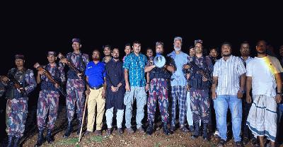 গভীর রাতে জাফলং সীমান্তে বিজিবি ও স্থানীয় জনসাধারণের যৌথ টহল