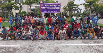 ভারত থেকে ফিরলেন ৯১ বাংলাদেশি জেলে, হস্তান্তর করা হলো ৪ ট্রলারসহ