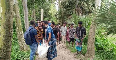 মাকে হত্যা করে পুলিশ ডাকতে বলেন মেয়ে