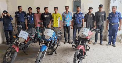 মোংলায় আন্তঃজেলা মোটরসাইকেল চোর চক্রের ৬ সদস্য আটক