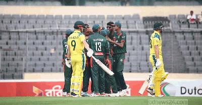 টস জিতে ইতিহাস গড়ার লক্ষ‍্যে ফিল্ডিংয়ে বাংলাদেশ