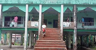 আমতলীতে জরাজীর্ণ ভবনে চলছে ইউনিয়ন পরিষদ সেবা