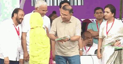 ফ্যামিলি কার্ডের তৃতীয় ধাপের উদ্বোধন করলেন প্রধানমন্ত্রী