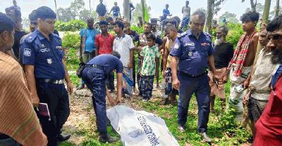 নবাবগঞ্জে আমবাগানে মিলল গৃহবধূর লাশ