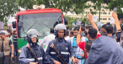 বৃষ্টির মধ্যেই প্রধানমন্ত্রীকে উষ্ণ অভ্যর্থনা জানাল রাজনগরবাসী