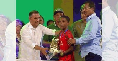  ক্ষুদে ফুটবলারদের পায়ের  যাদু, বাকেরগঞ্জে বাধ ভাঙা আনন্দ   