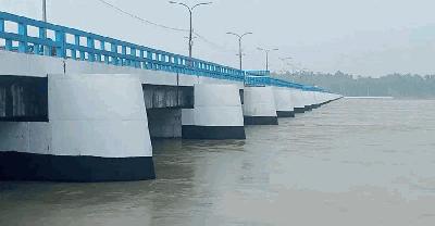 তিস্তার পানি বিপৎসীমা ছুঁই ছুঁই, খুলে দেওয়া হয়েছে ৪৪ জলকপাট