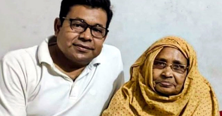 আইসিইউতে মনির খানের মা, দেশবাসীর কাছে চাইলেন দোয়া
