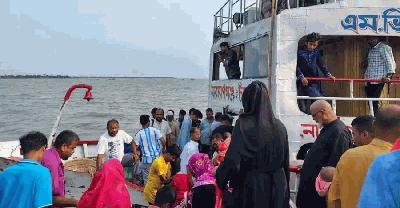 মেঘনায় বিকল লঞ্চ: ৯৯৯-এ কল পেয়ে ৮০ যাত্রী উদ্ধার