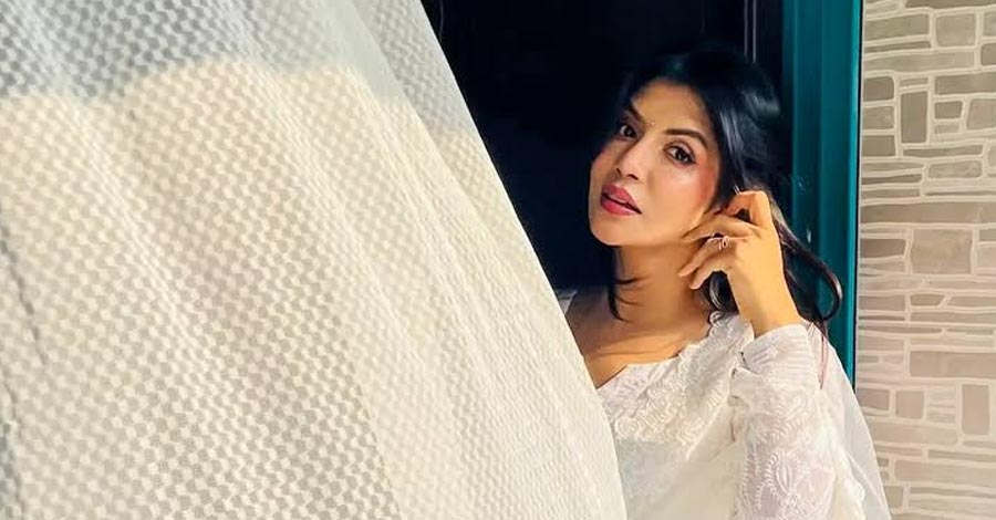  চলচ্চিত্র পরিচালনায় অভিষেক কাজী নওশাবার