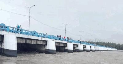 তিস্তার পানি বিপৎসীমা ছুঁই ছুঁই, খোলা হয়েছে ৪৪ জলকপাট