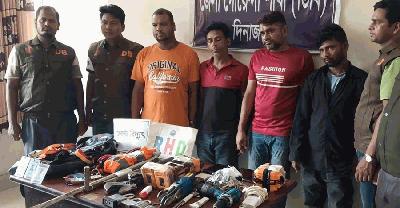  দিনাজপুরে আন্তঃজেলা ডাকাত দলের ৪ সদস্য গ্রেপ্তার
