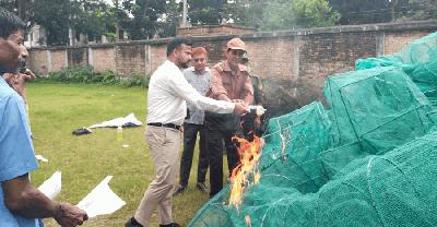 মাধবপুরে অবৈধ চায়না দুয়ারি জাল পুড়িয়ে ধ্বংস