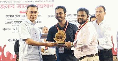 জুলাই জাতীয় সম্মেলনে শহীদ পরিবার ও আহতদের রাষ্ট্রীয় সম্মাননা