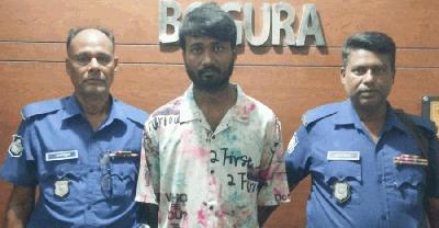 শিক্ষার্থী প্রতারণায় কলেজ অপারেটর আটক
